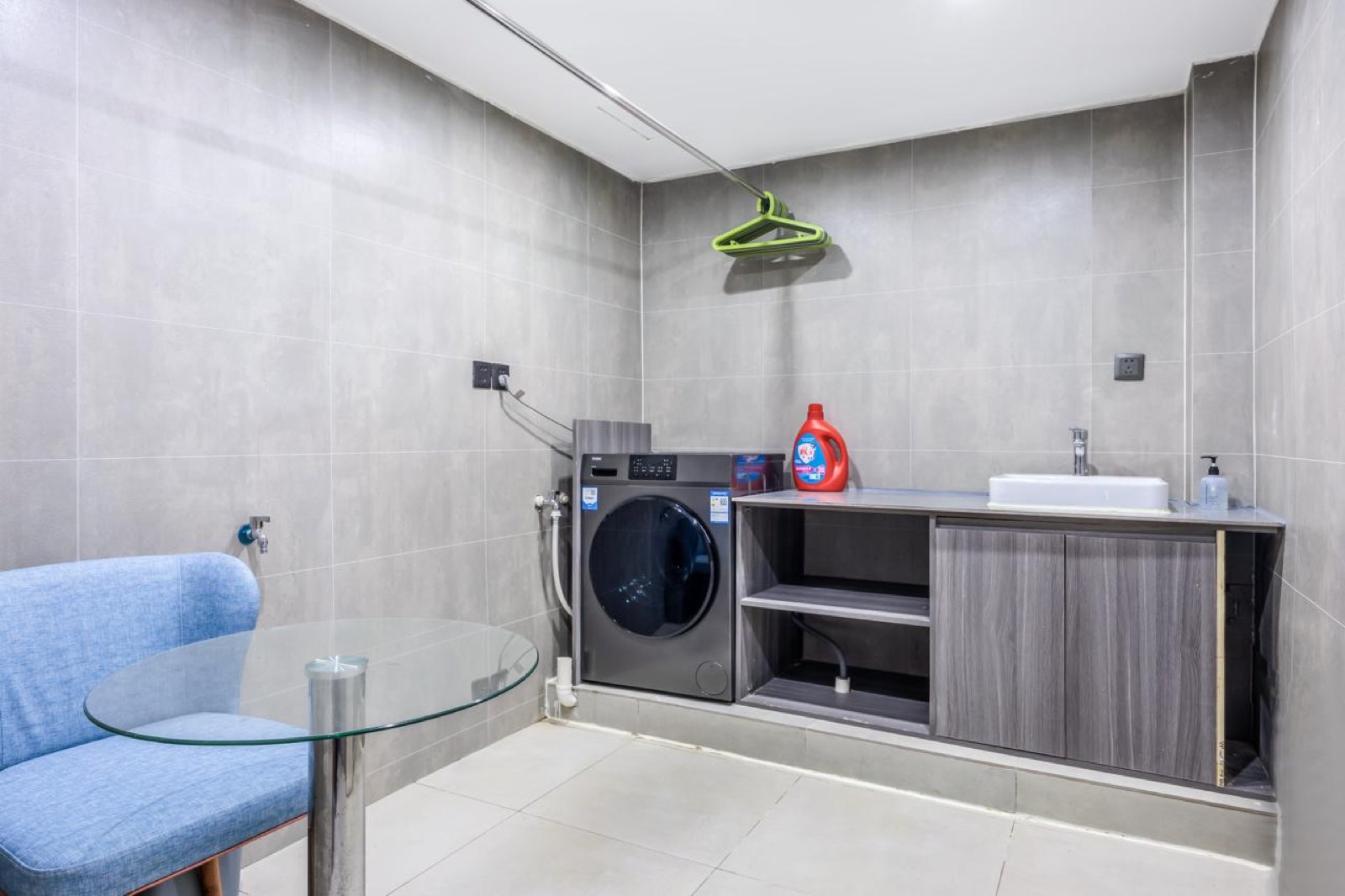 Ruang laundry di hotel tempat peserta camp MMC Singapore menginap